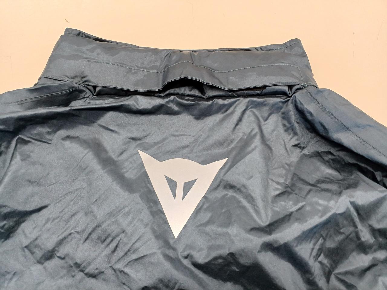 襟の中にフードあり