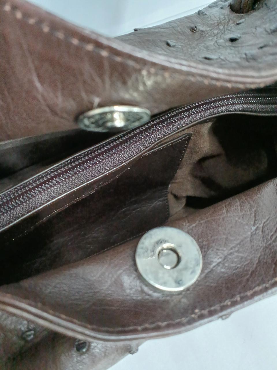 留め具に劣化がみられます