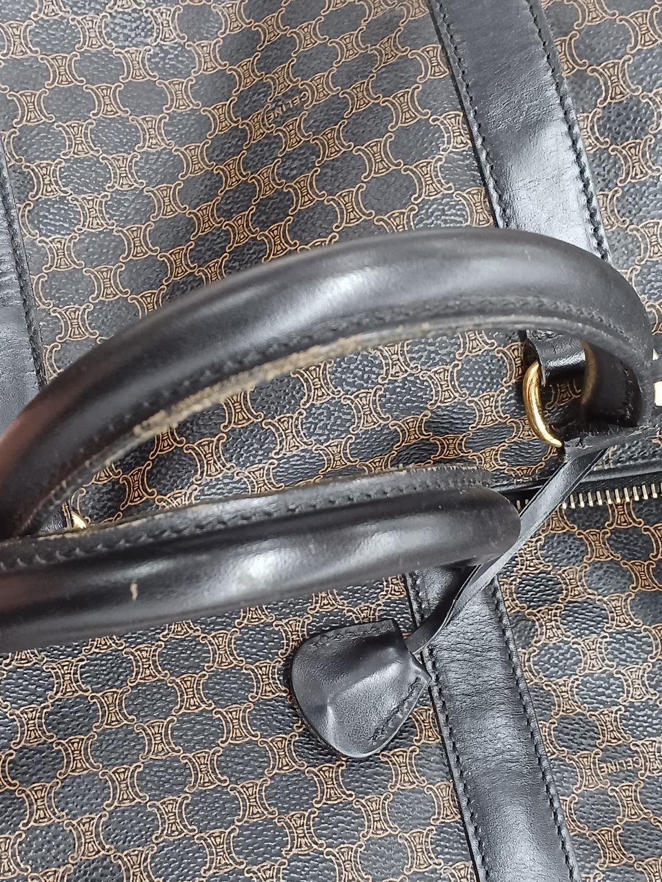 取っ手に傷あり