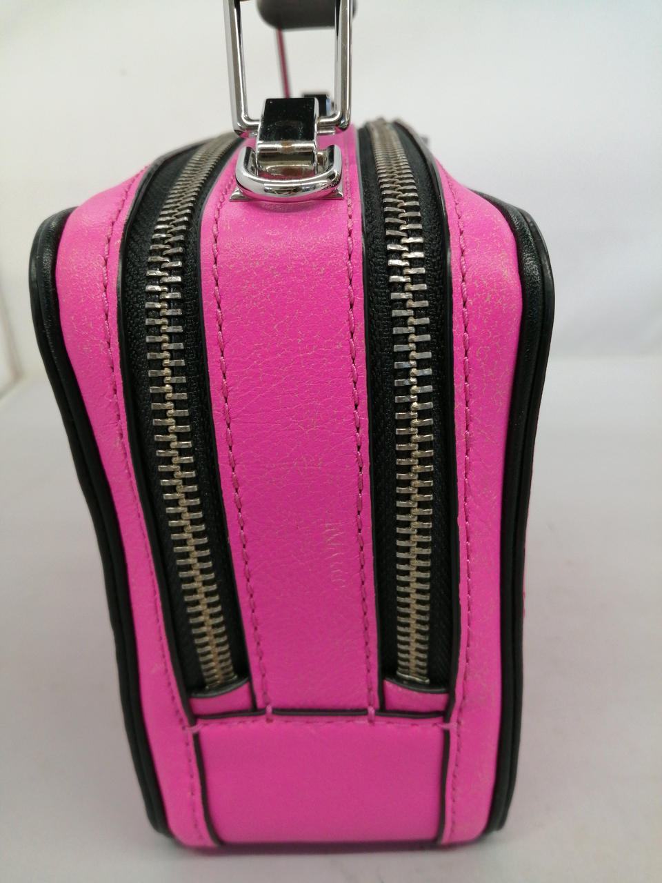 全体的にヒビ有り