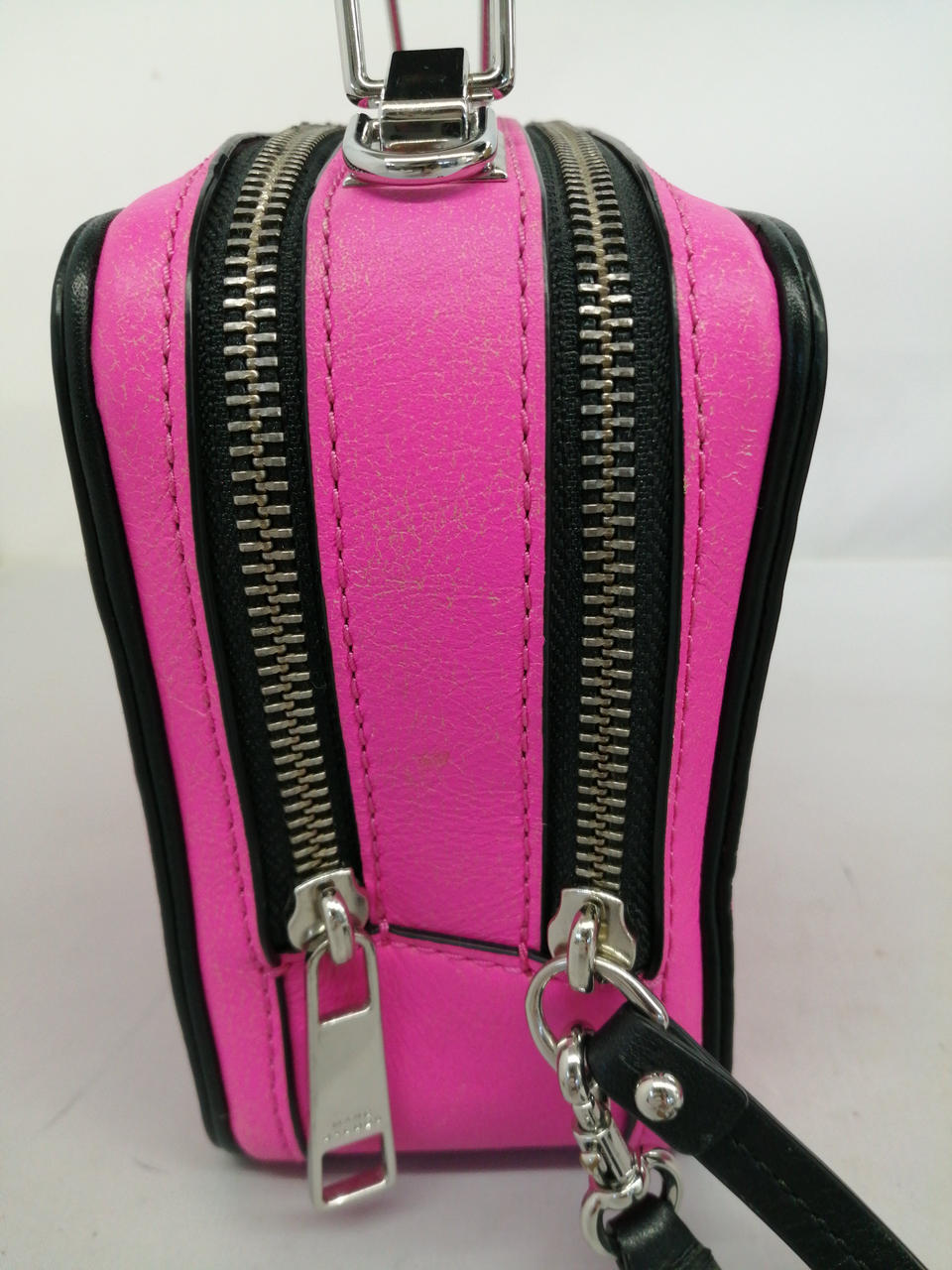 全体的にヒビ有り