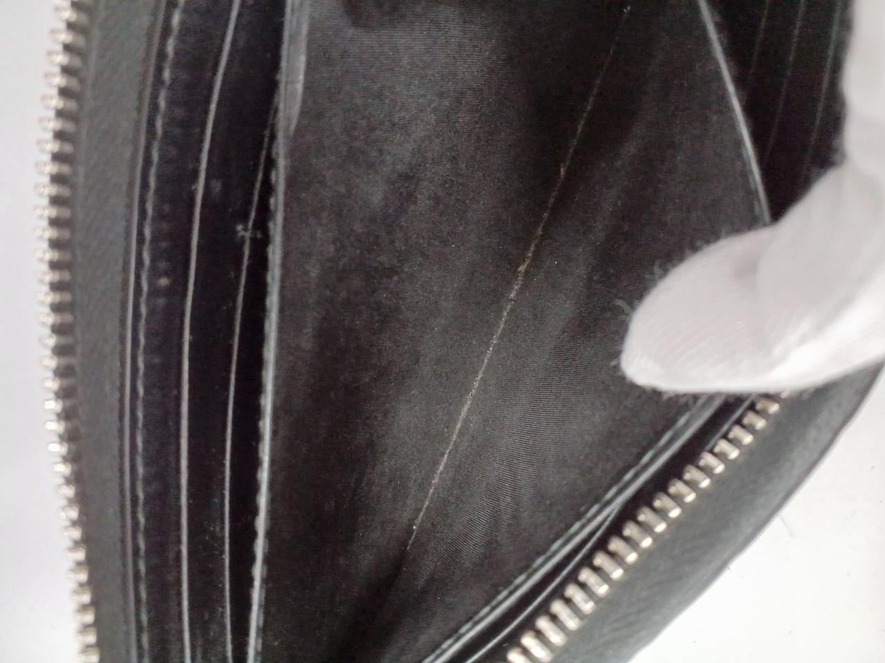 小銭入れた跡あり