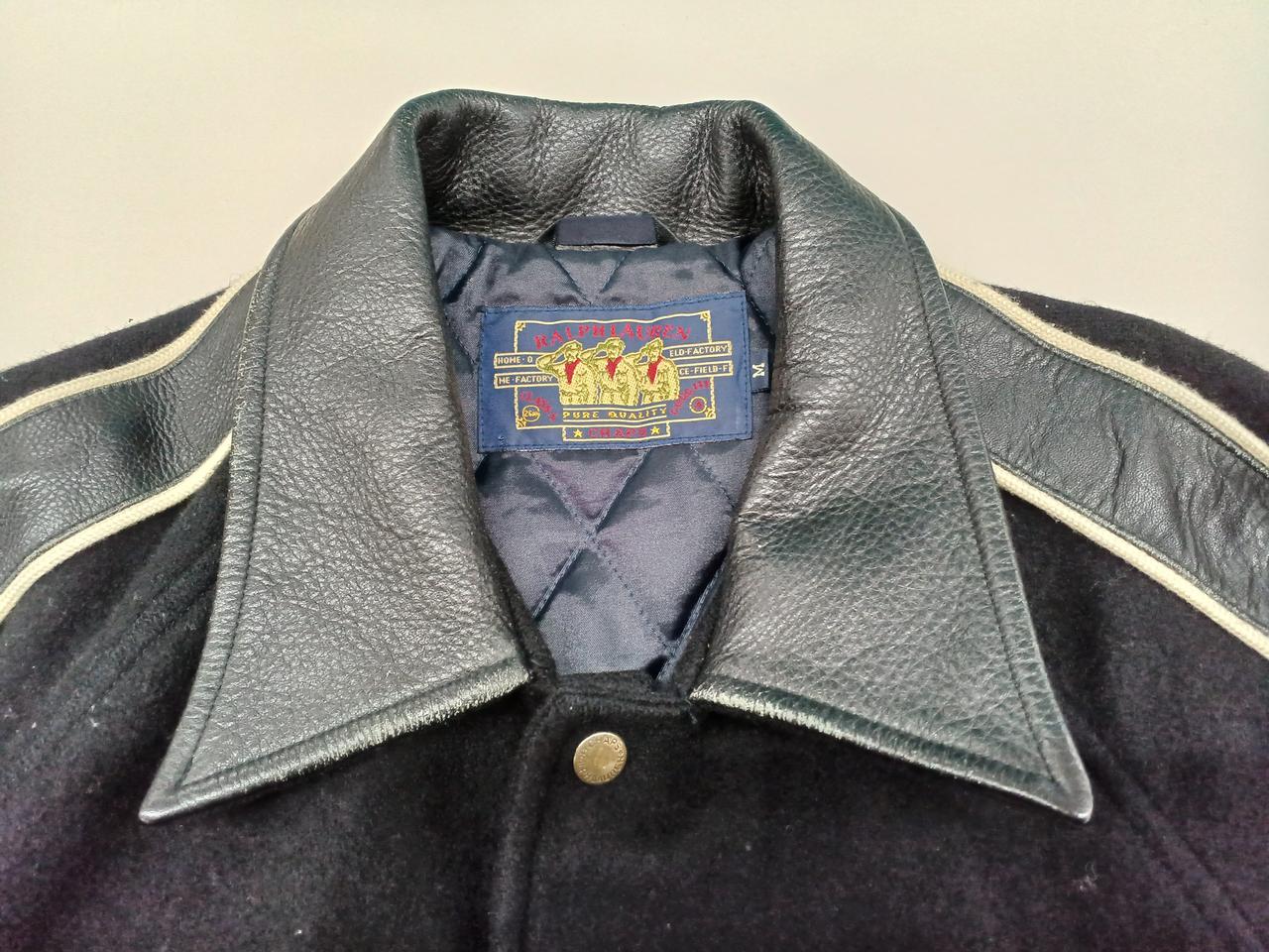 レザー部分は特有のスレあり