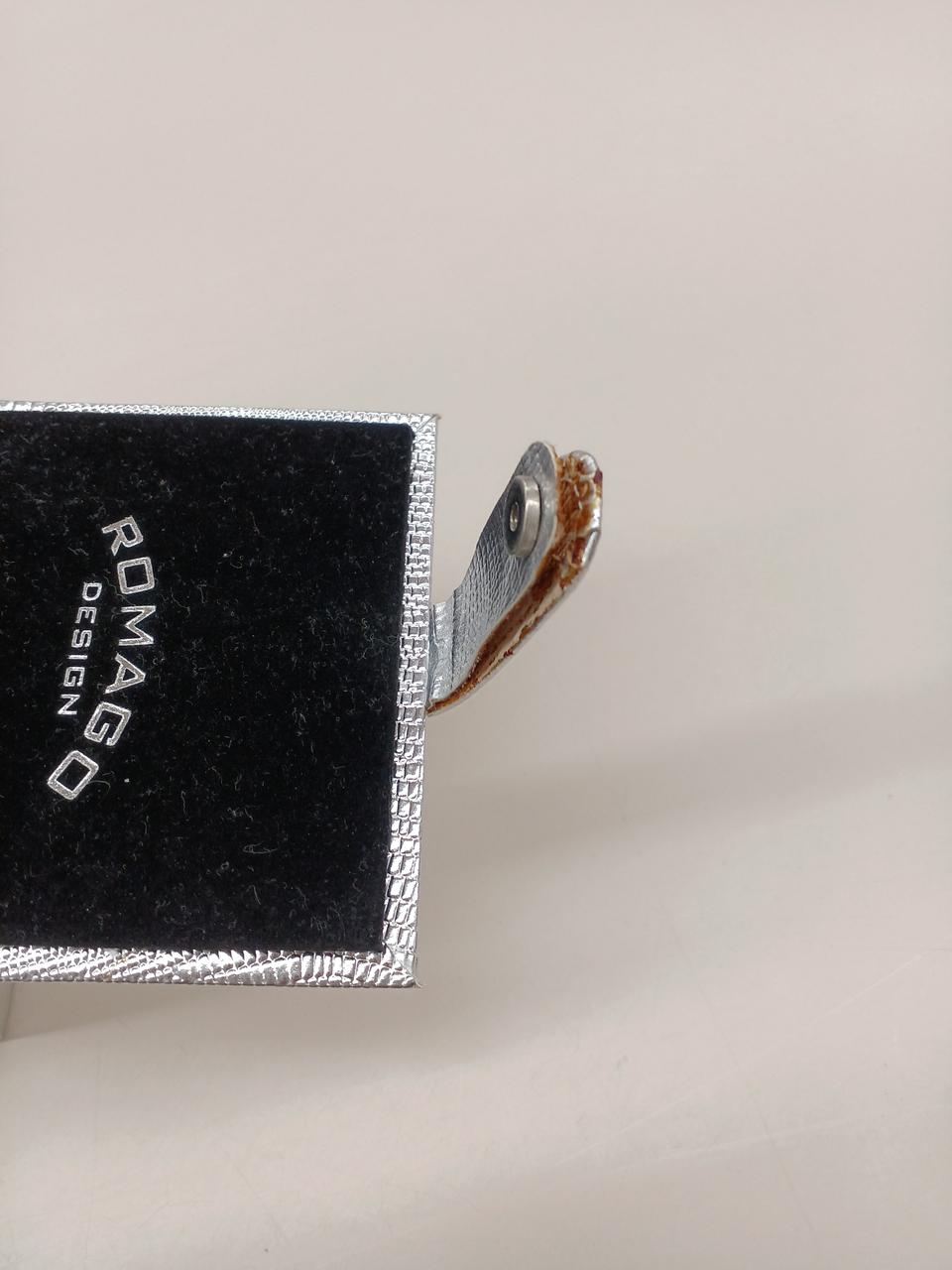 一部はがれています