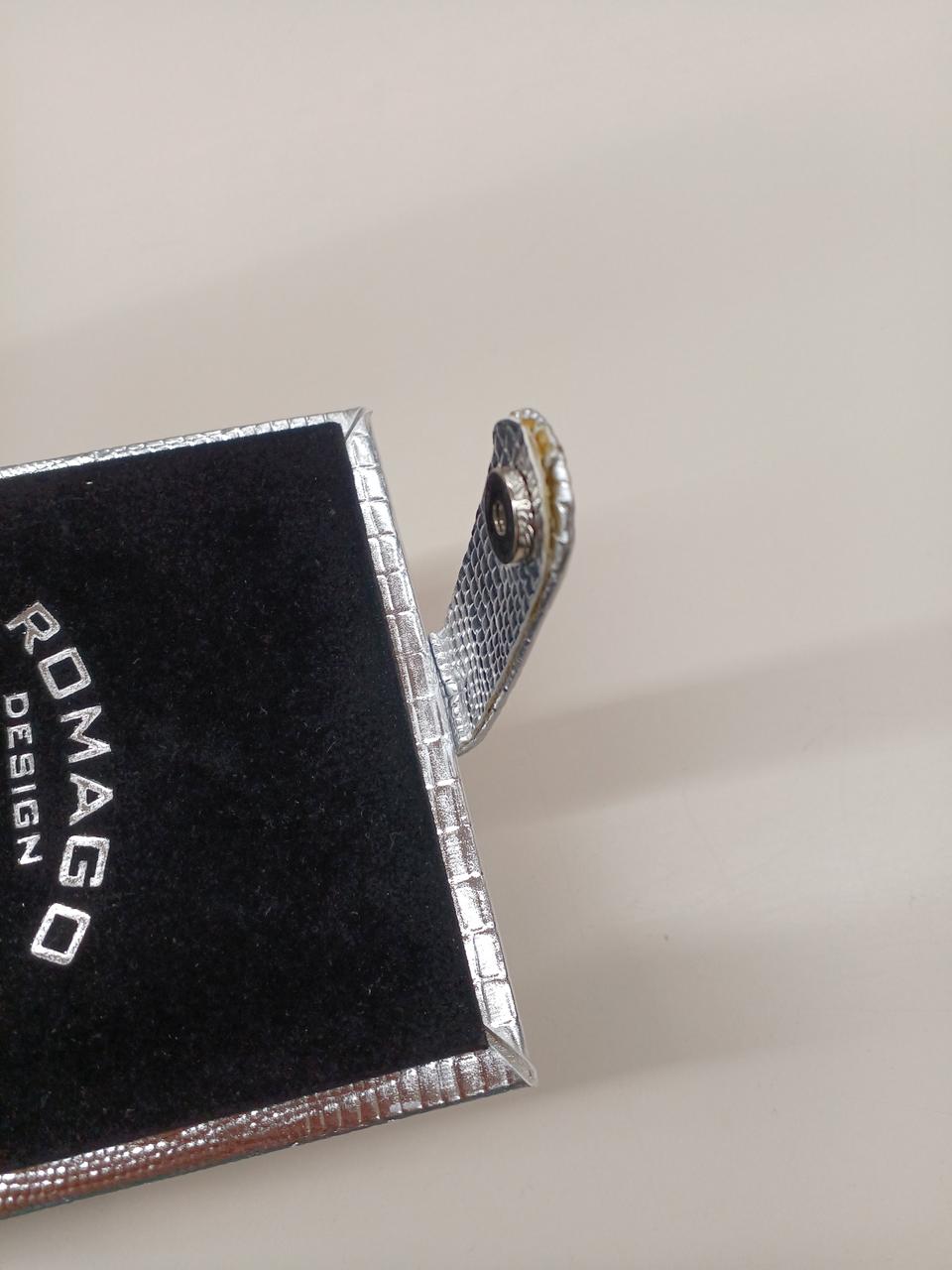 一部はがれています