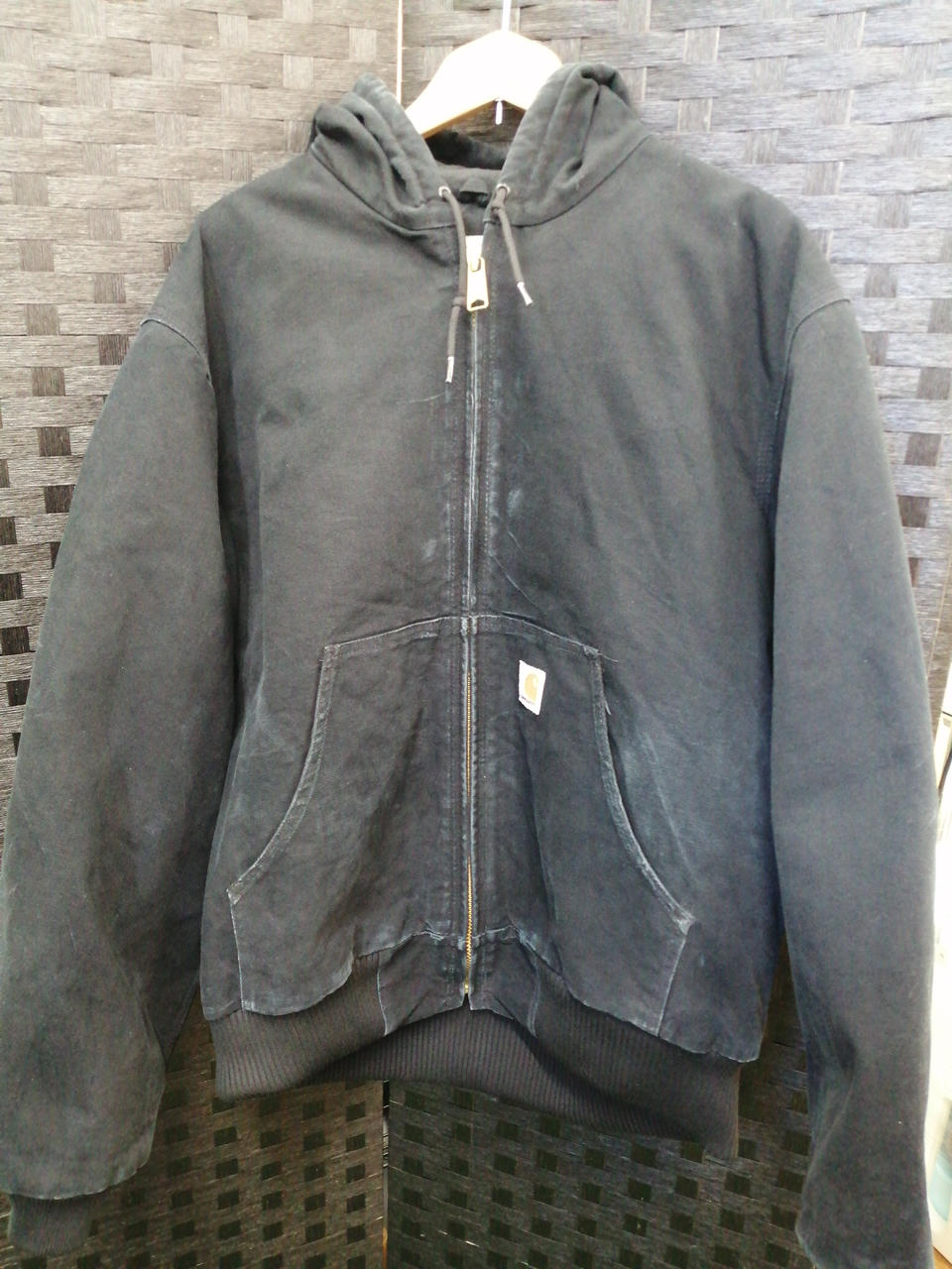 全体的に色落ちがあります