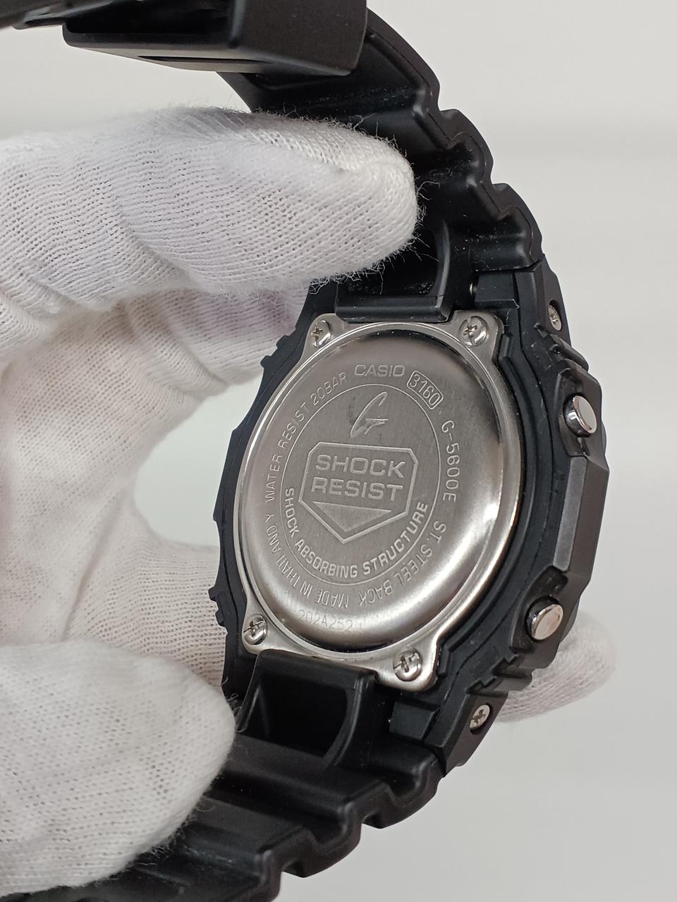 裏蓋に多少のキズあり