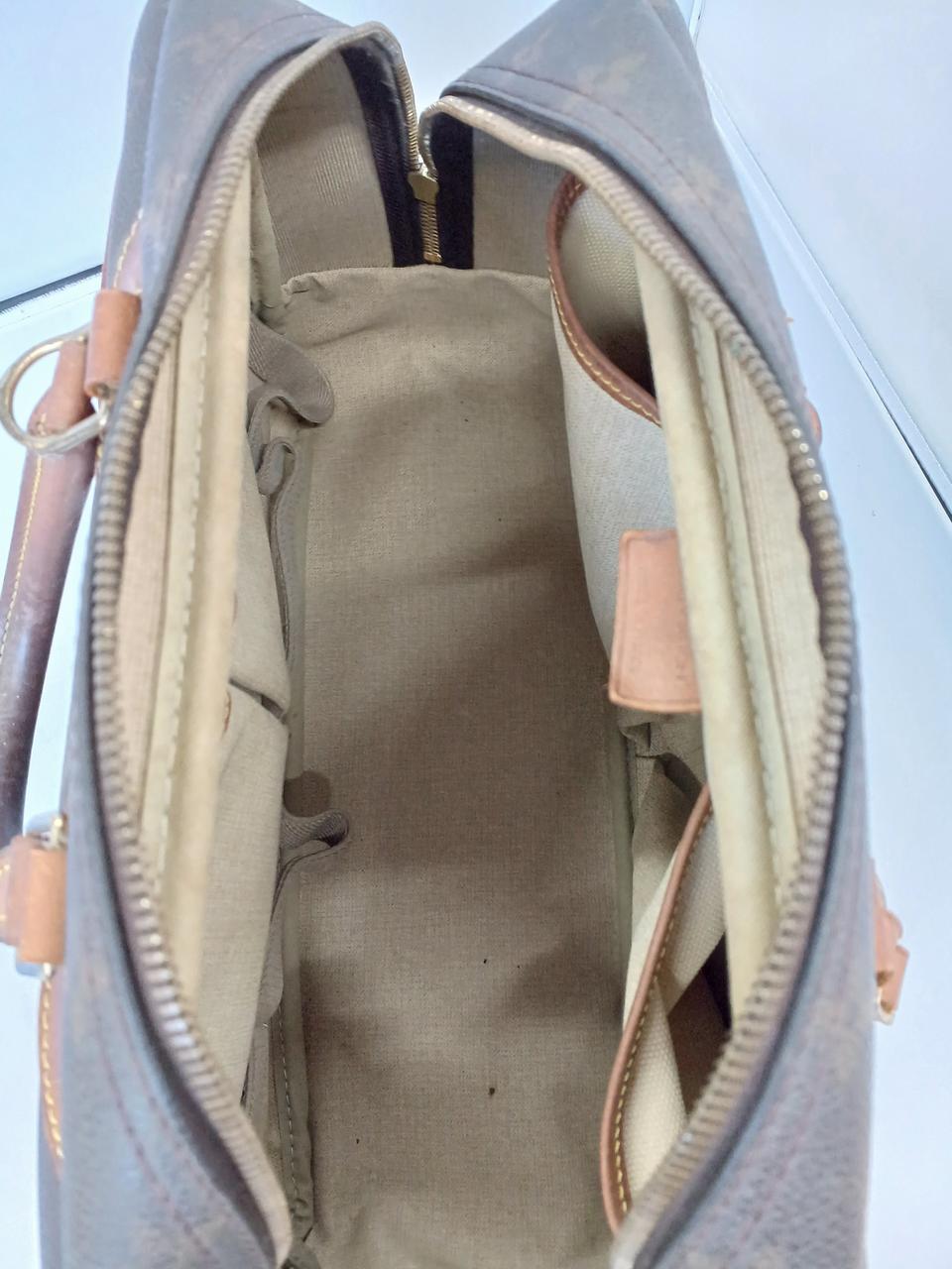 劣化シミ、変色があります。