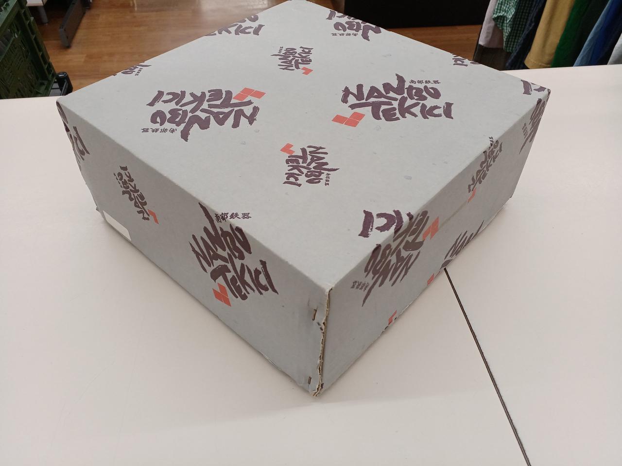 細かいシミ、キズ有り