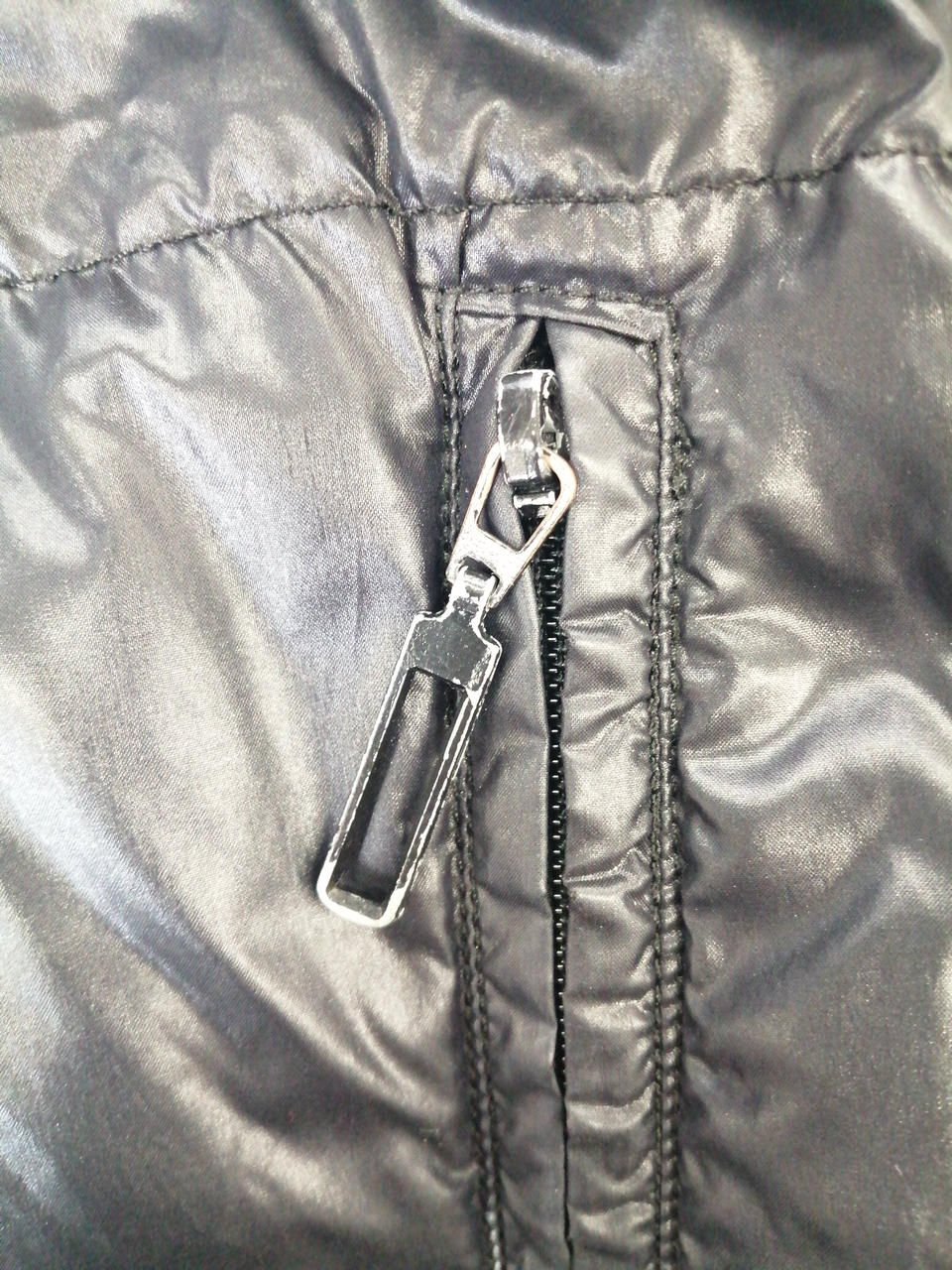全ての金具にスレ、剥げがあります