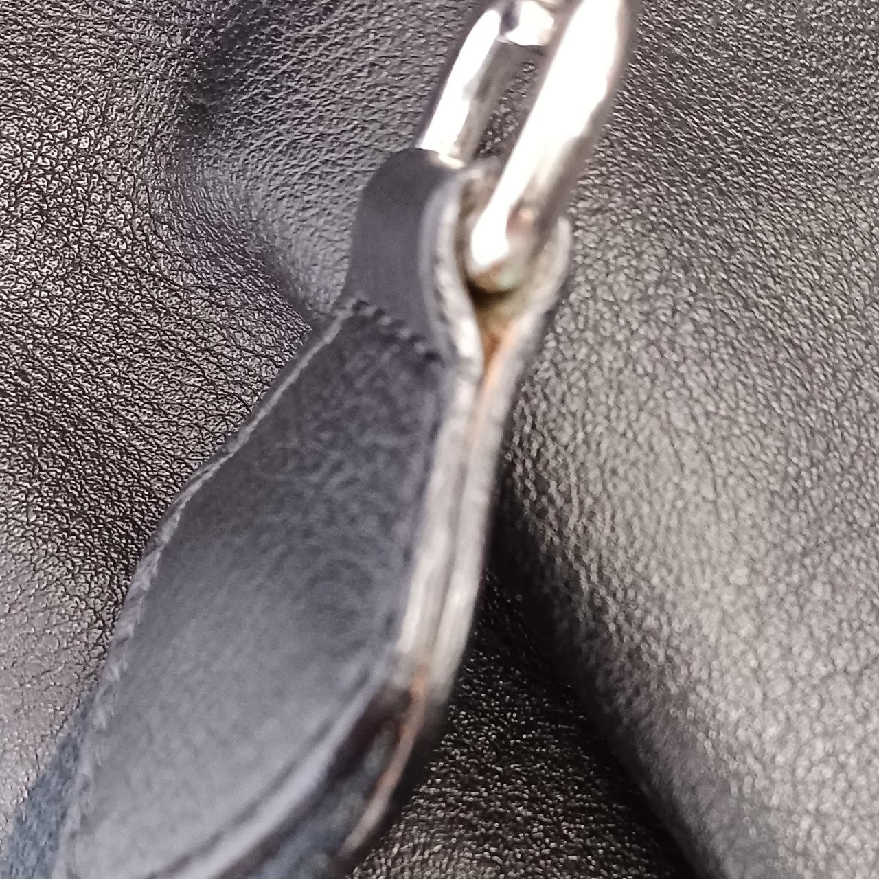 レザー部分に劣化があります