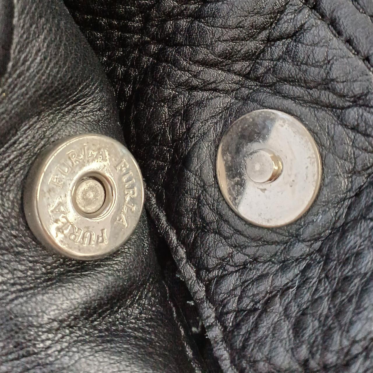 ホックに劣化があります