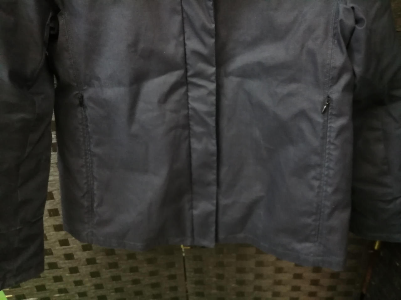 擦れて白くなっている箇所が見受けられます