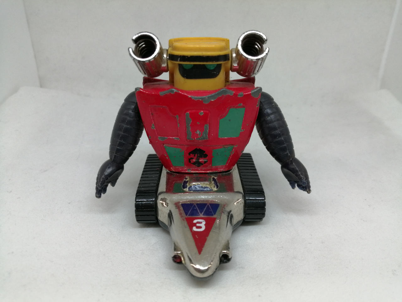 全体的に塗装剥がれが見受けられます。