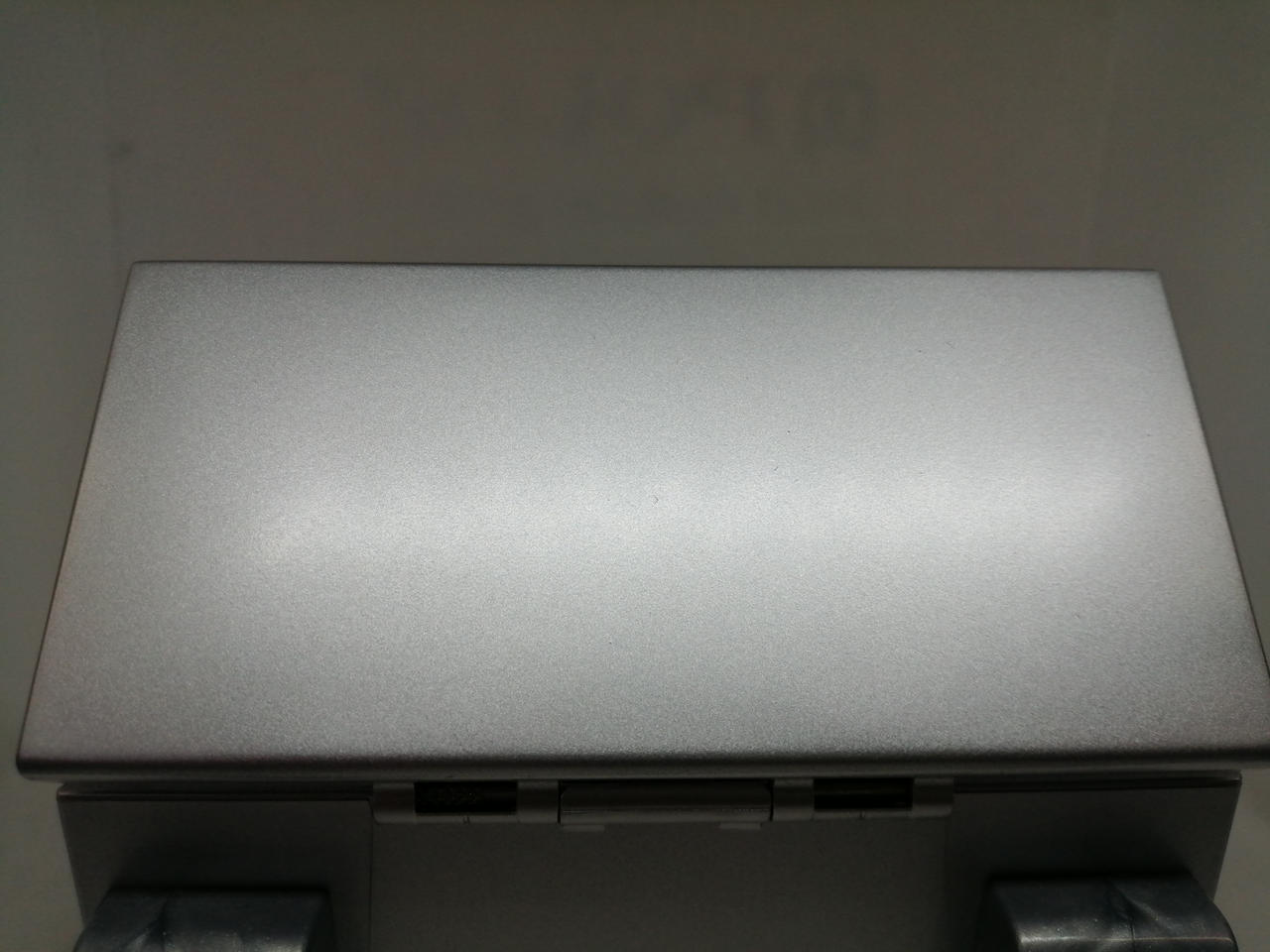 画像で識別できない細かなキズがあります。