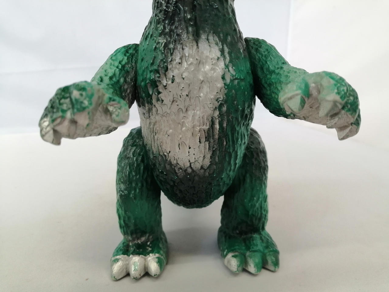 全体的に塗装剥がれ等があります。