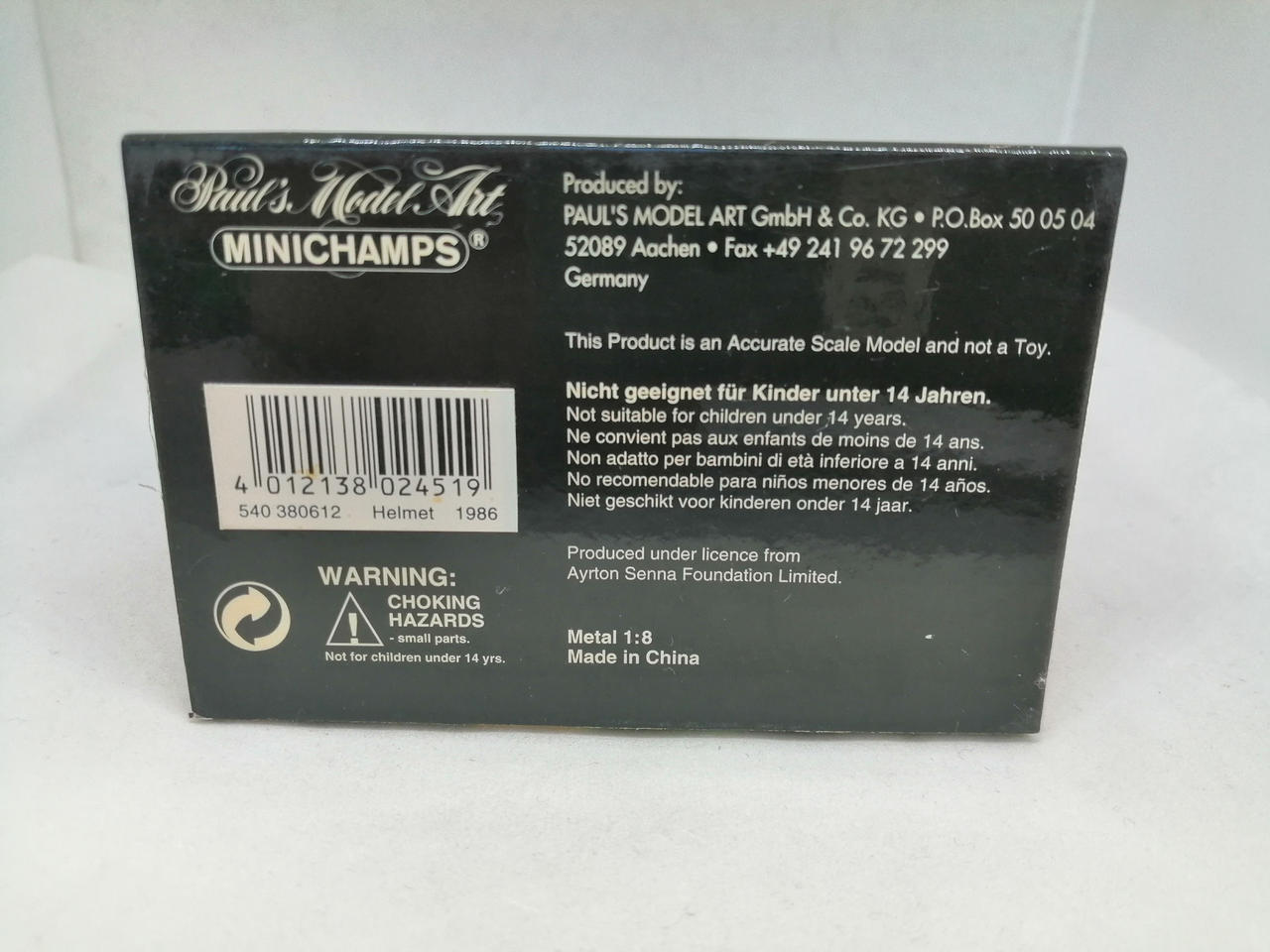 外箱の裏面に汚れあり。