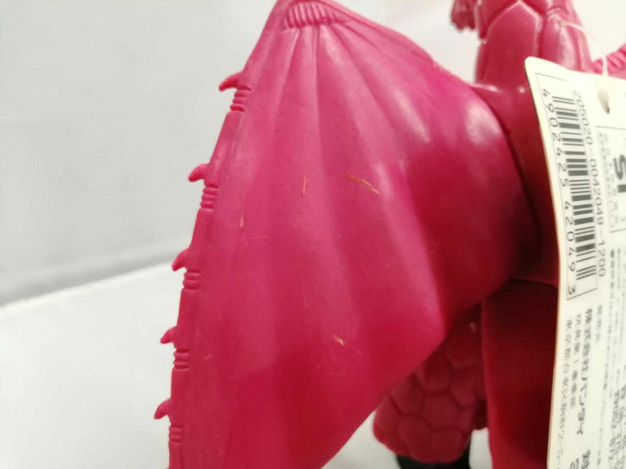 両羽根裏面が磨いたように剥がれてます。