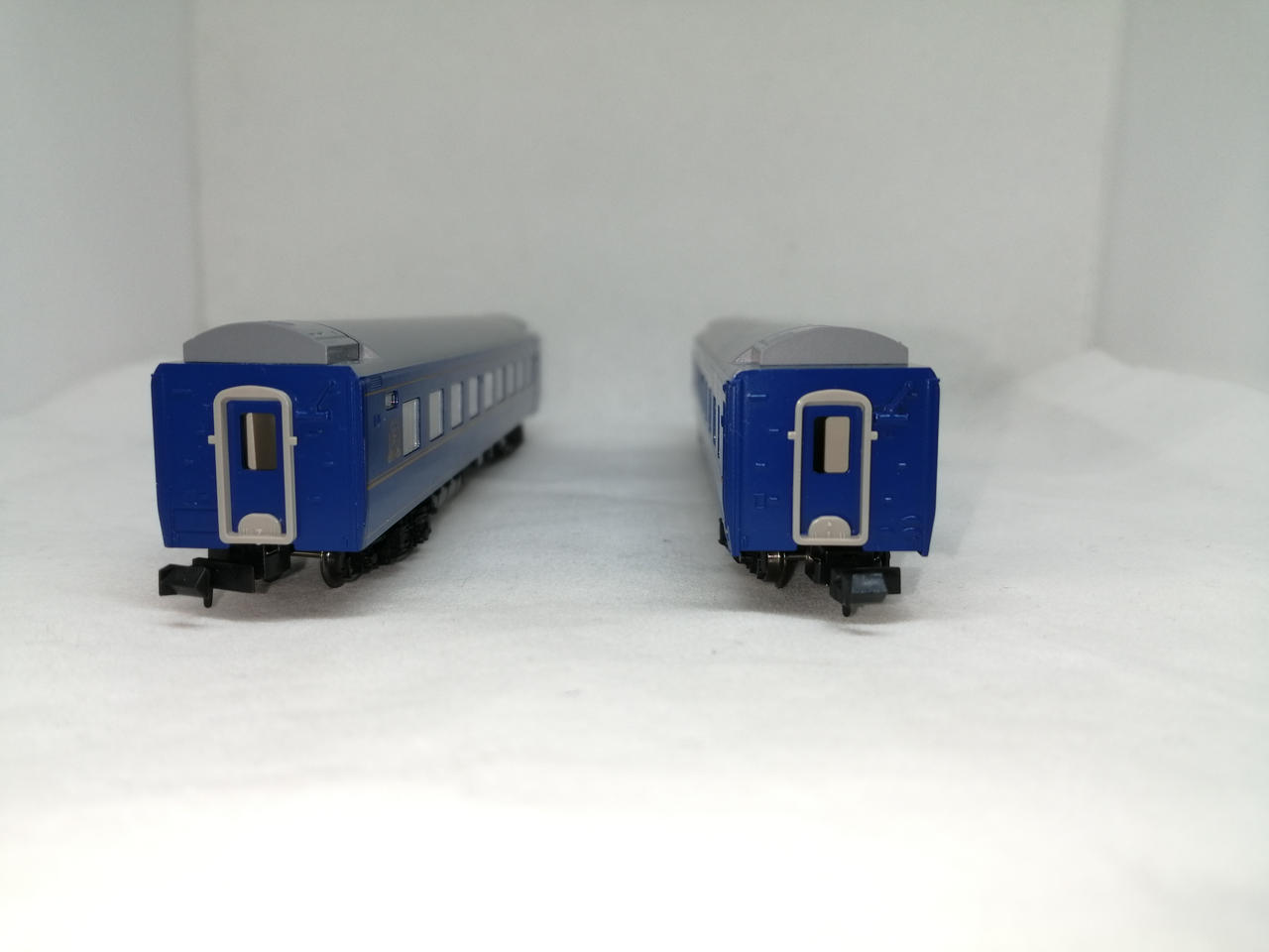 他2両、点灯しません。