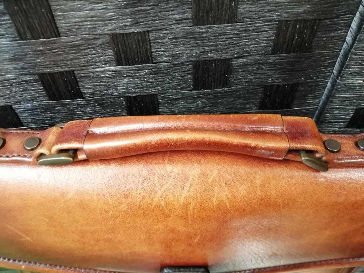 全体的にスレ傷あります。