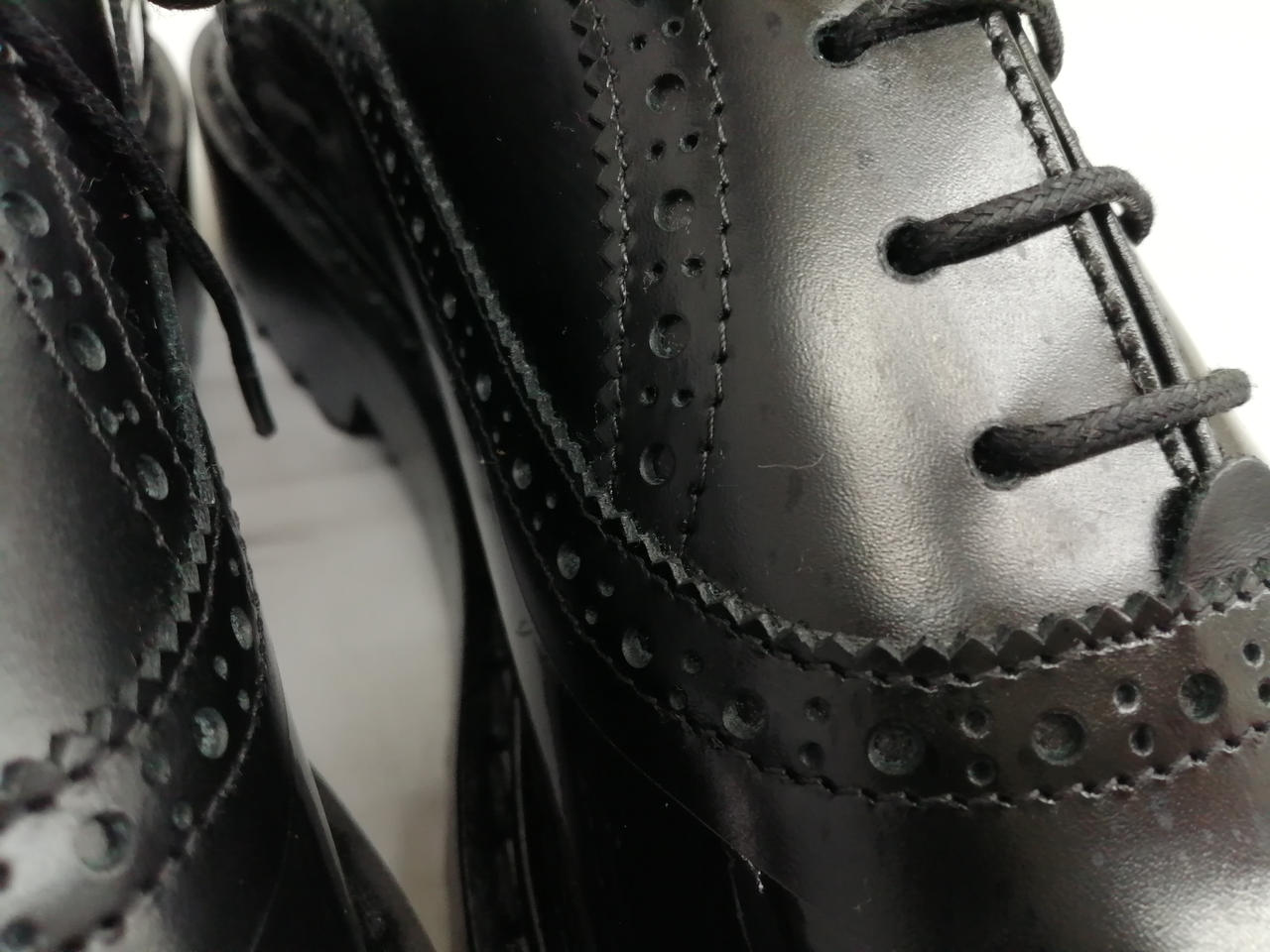 水垢の様な汚れ有り