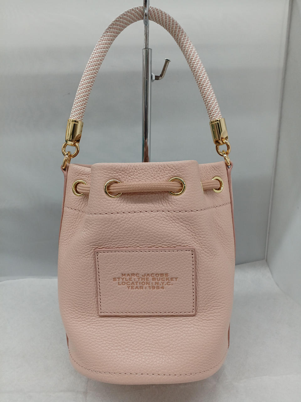 MARC JACOBS|ロゴエンボス バケットバッグ ロゴショルダーセット