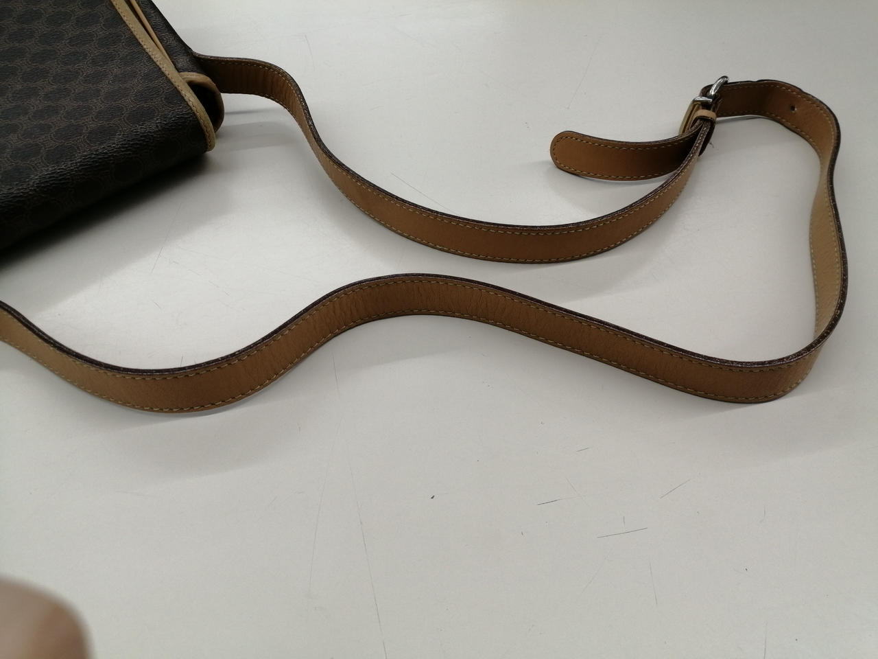 側面全体的に剥がれあり