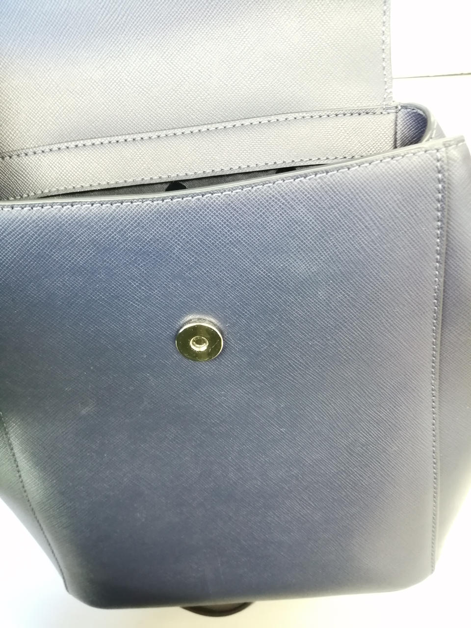 白っぽくなっている部分があります