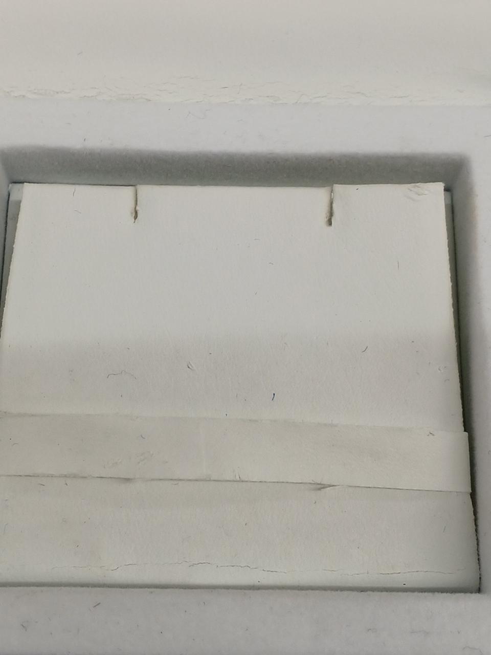 汚れ、ヒビ有り