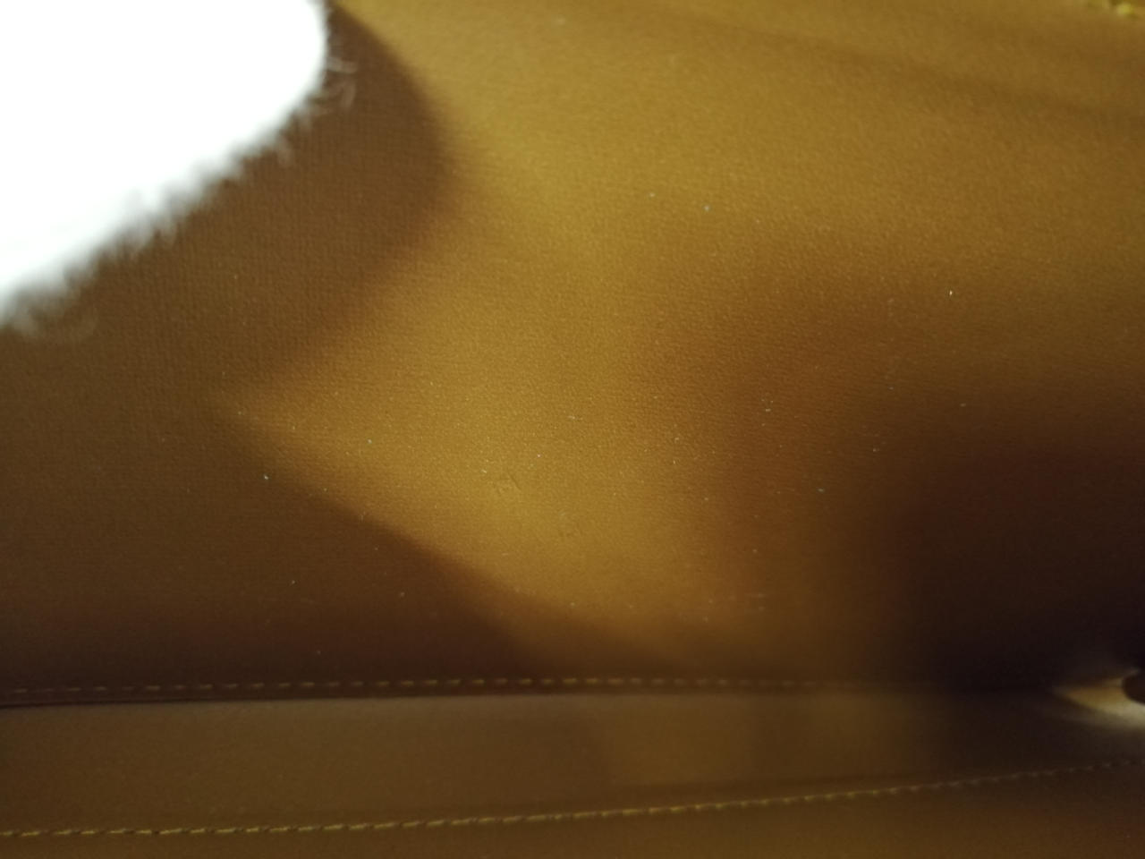 内側に軽微なキズがあります