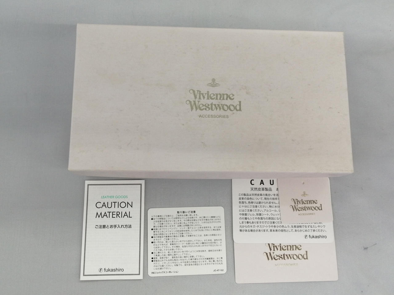 箱全体的に汚れキズ有り