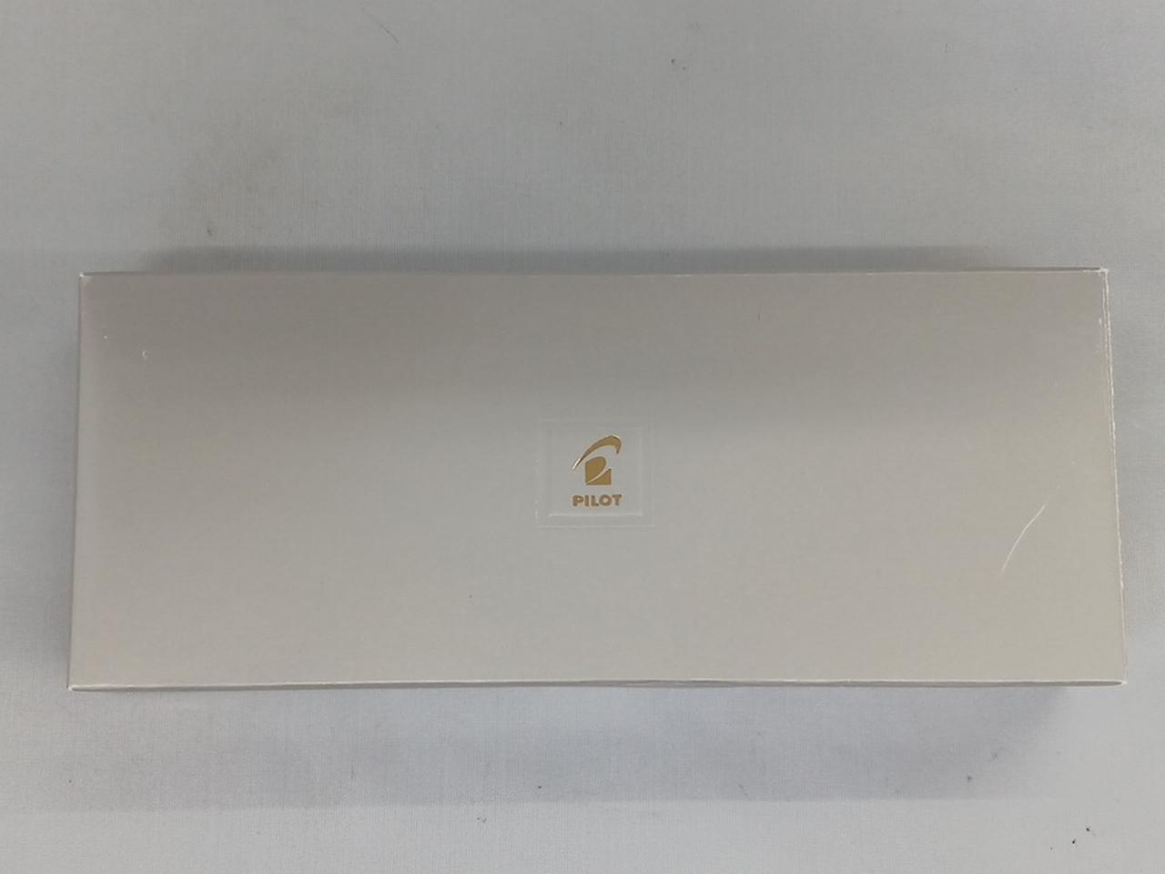 箱全体的にキズ汚れ有り