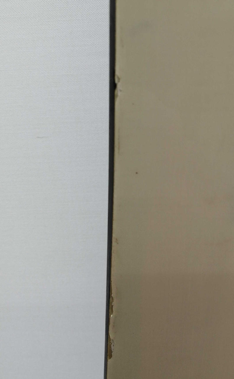 左サイド（真ん中よりやや後ろ）傷