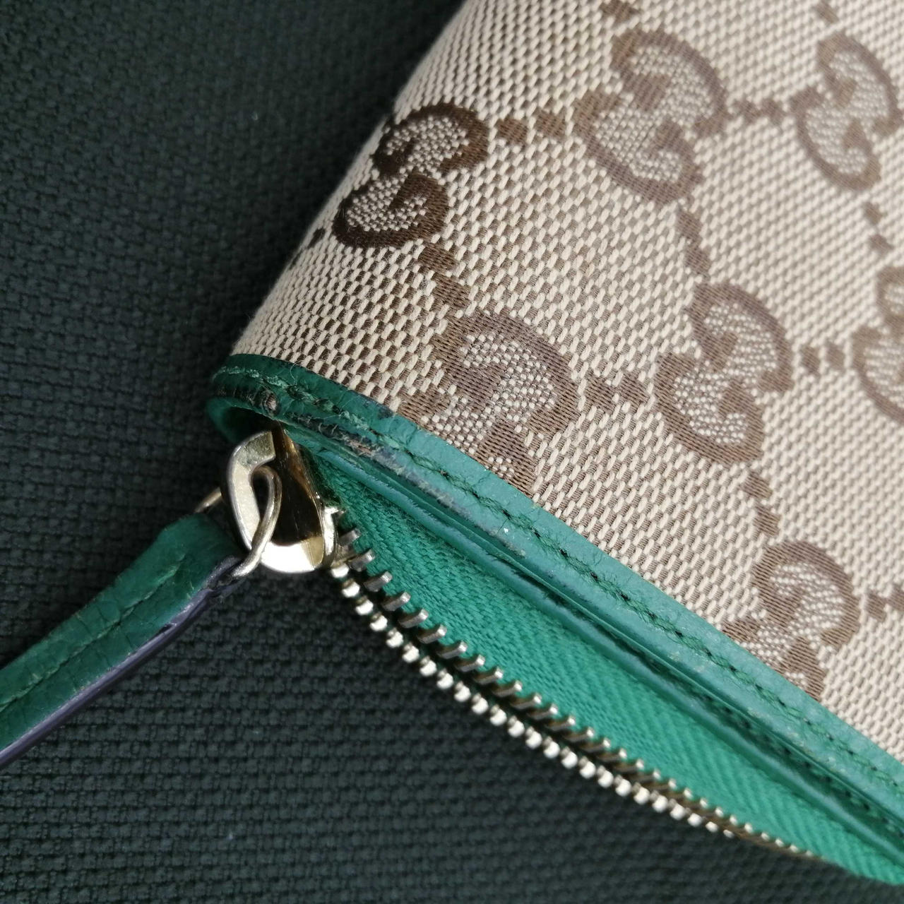 新品同様‼️ グッチ GUCCI 財布 二つ折り 折り財布 GGキャンバス
