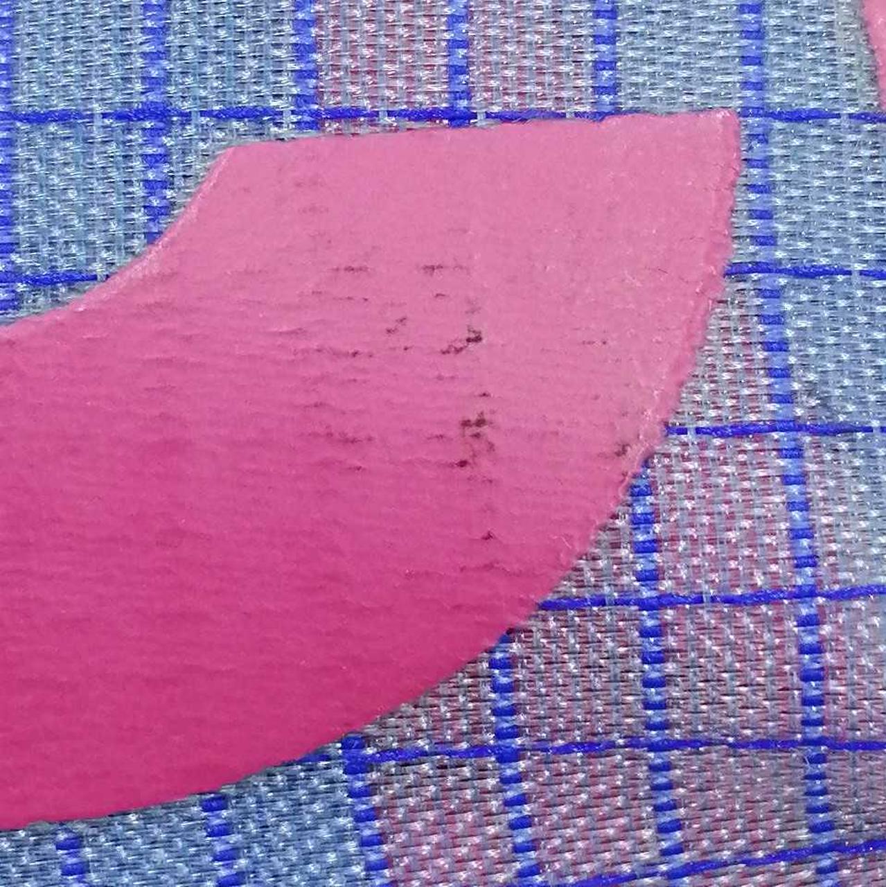 右足内側のロゴに傷あり。