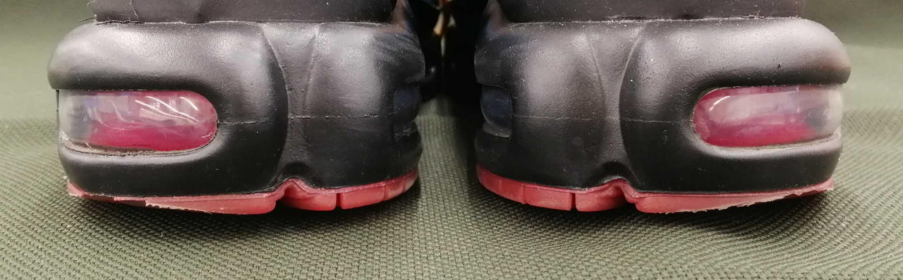 後ろ側のアウトソール減りあり。