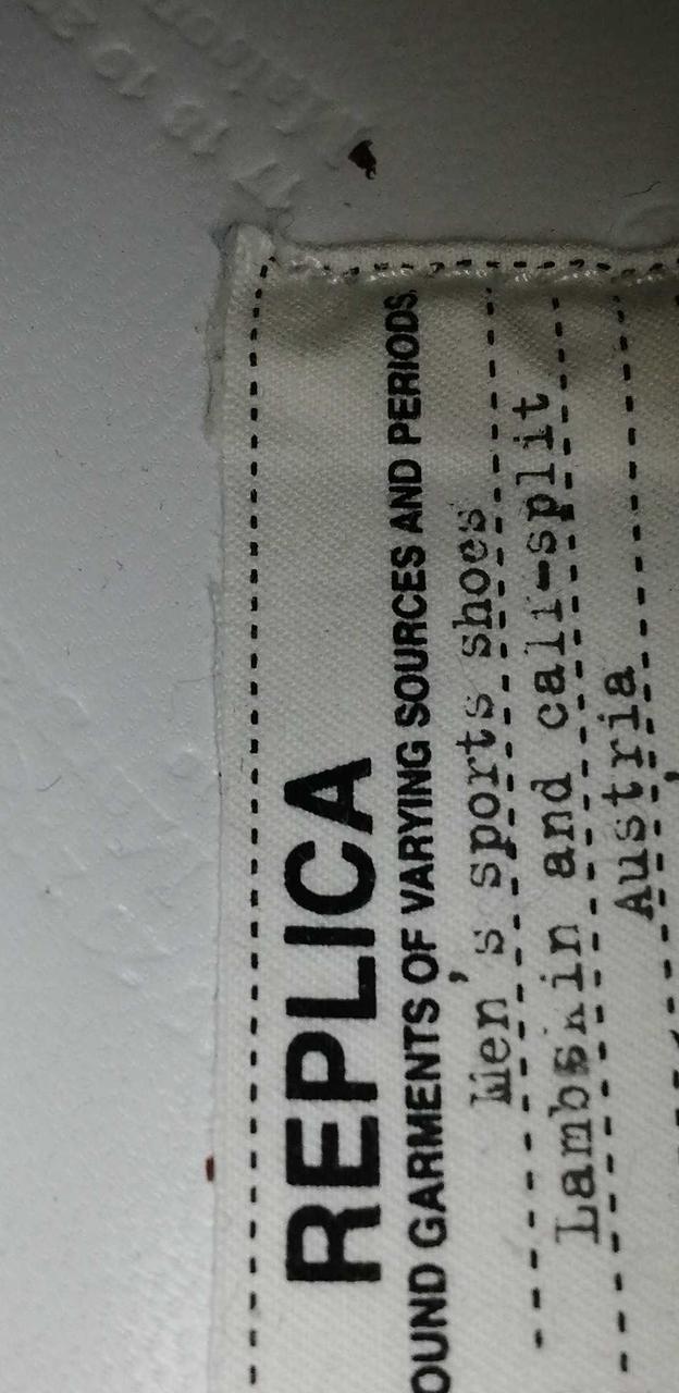 右足インソール部分に汚れあり。