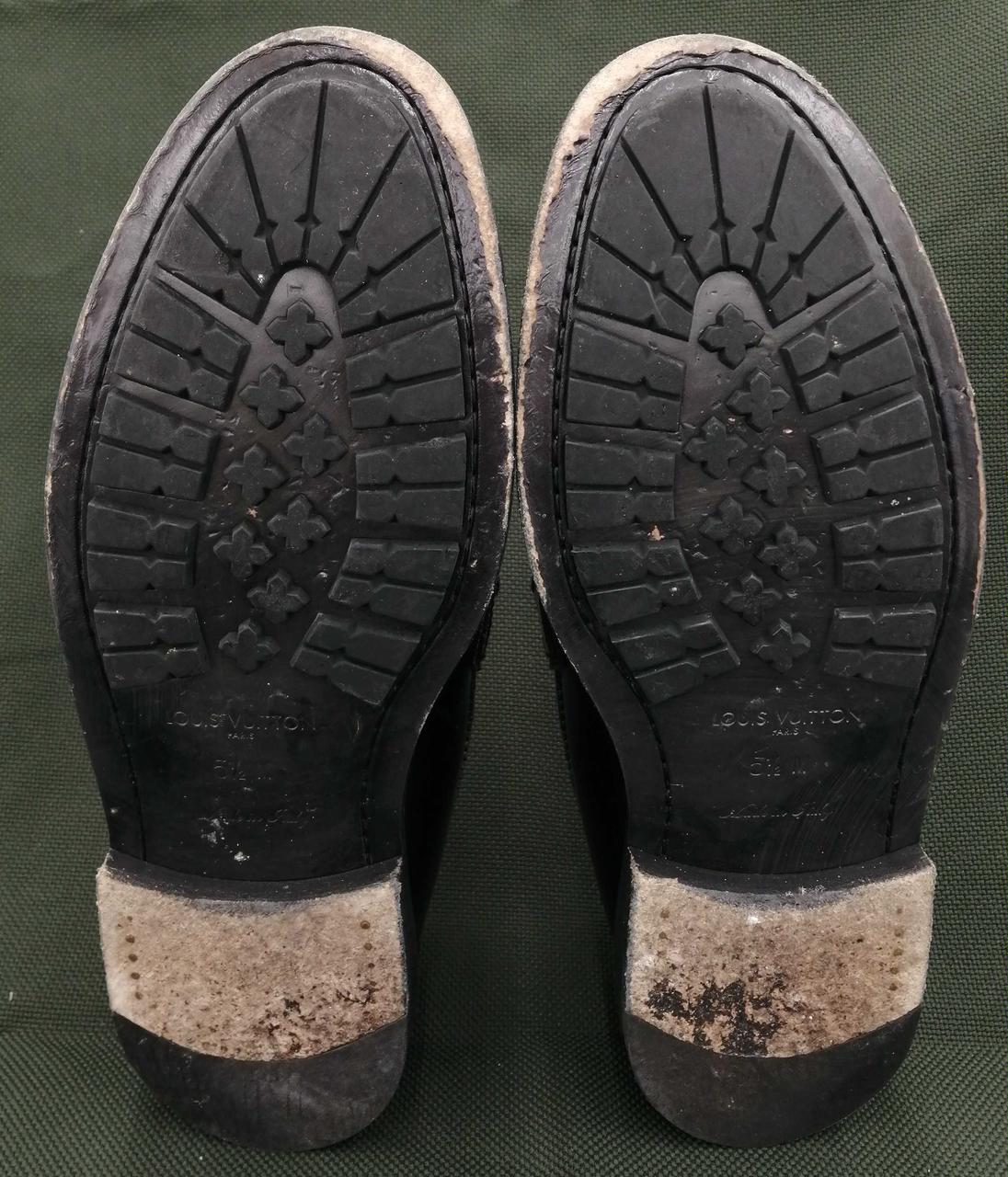 アウトソール全体的に汚れ、剥がれあり。