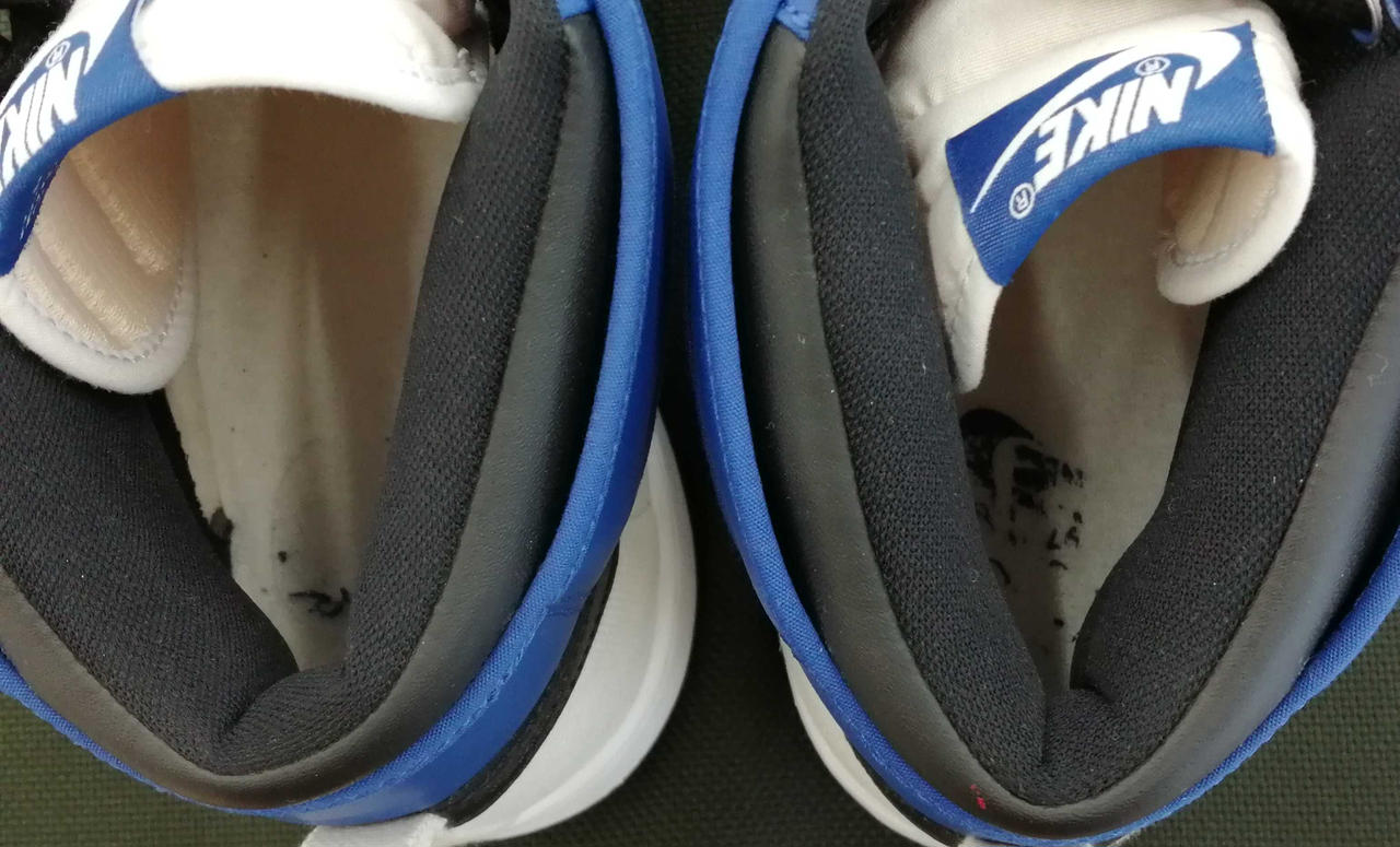 中敷き印刷の剥がれあり。