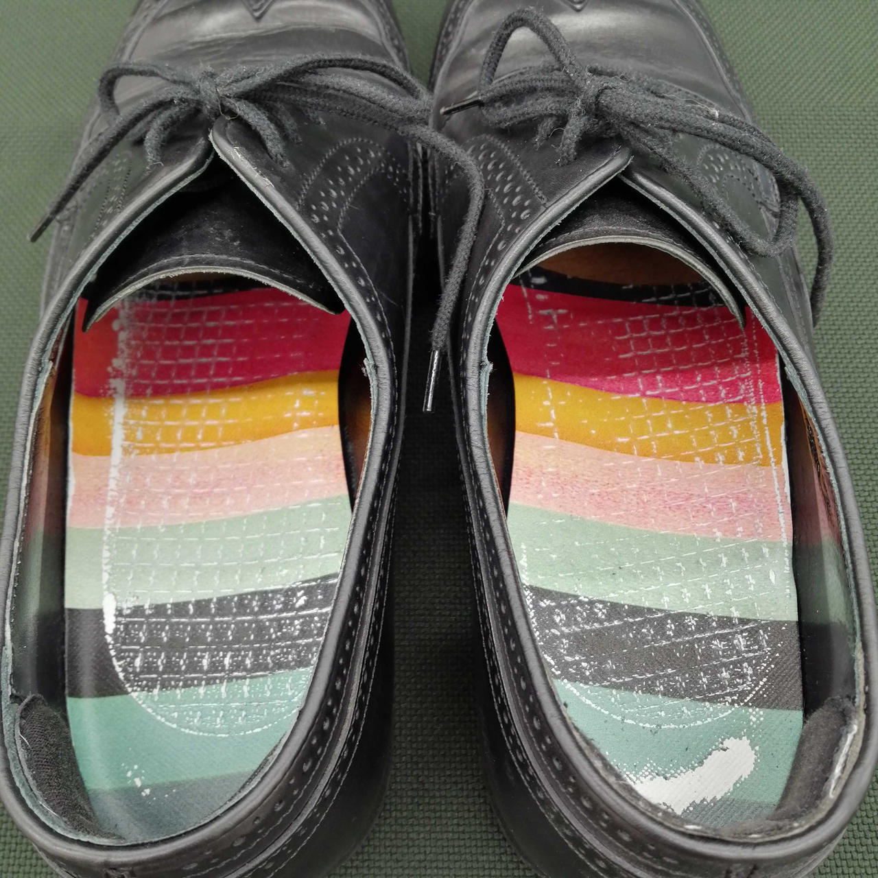 インソール剥がれあり。