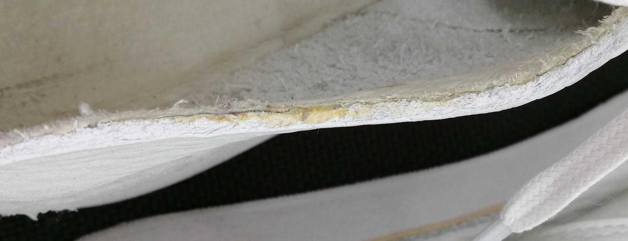 左足履き口汚れあり。