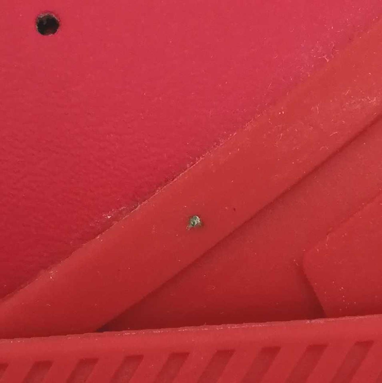 右側側面汚れあり。