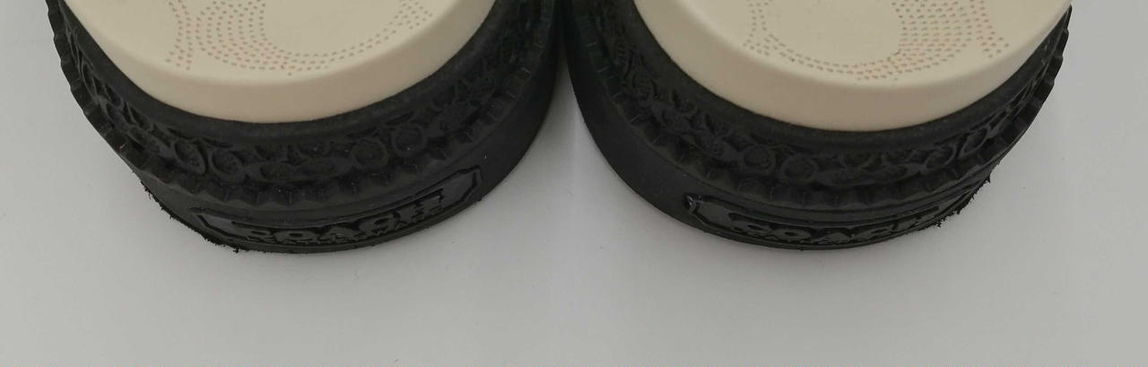 踵部分削れあり。