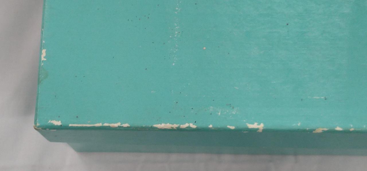 箱キズだらけです