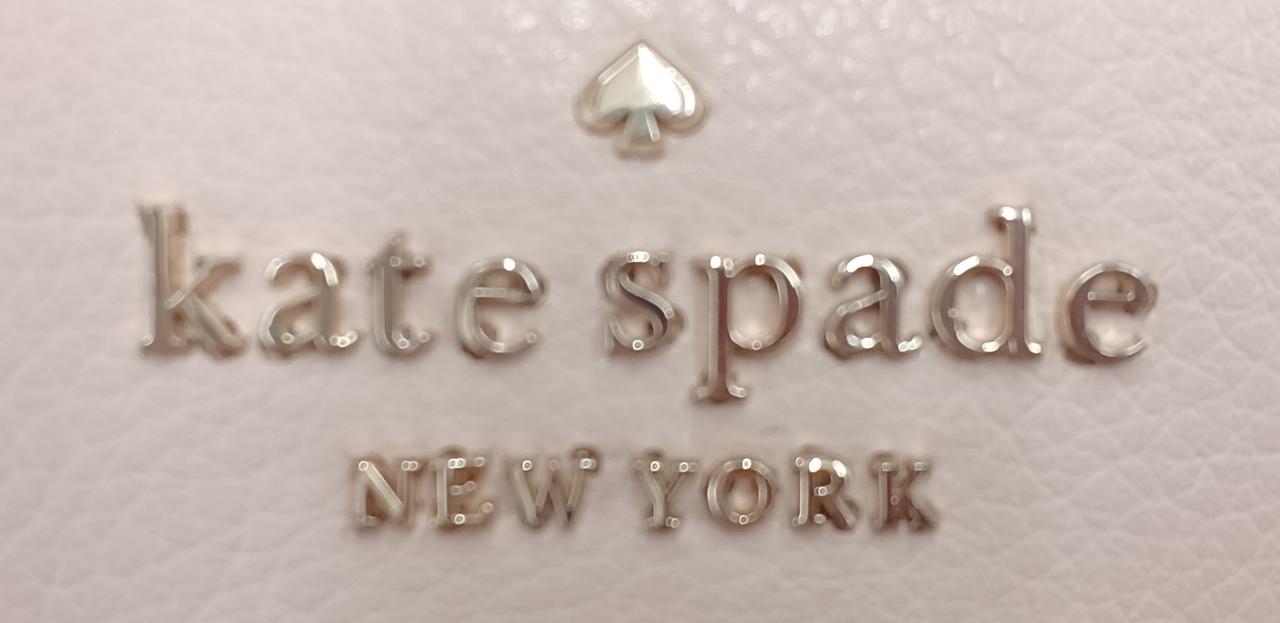 ロゴ部分汚れあり。