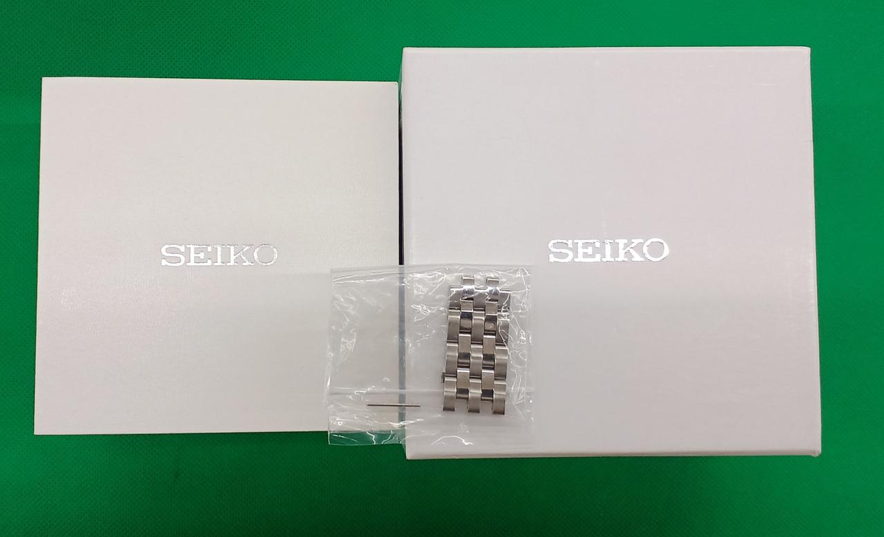化粧箱と余りゴマです。