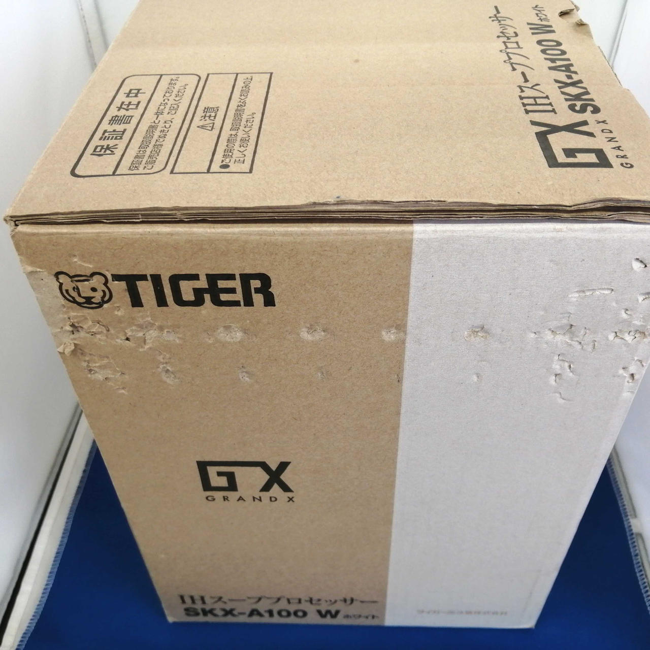 全体的に、箱にスレ傷等有ります。