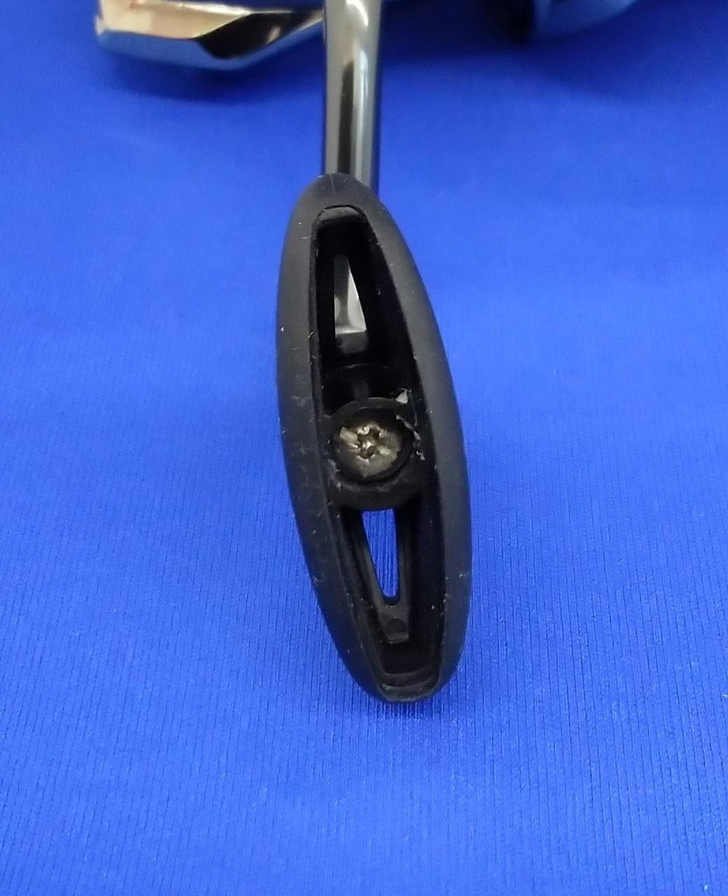 グリップのフレームパーツ欠品。