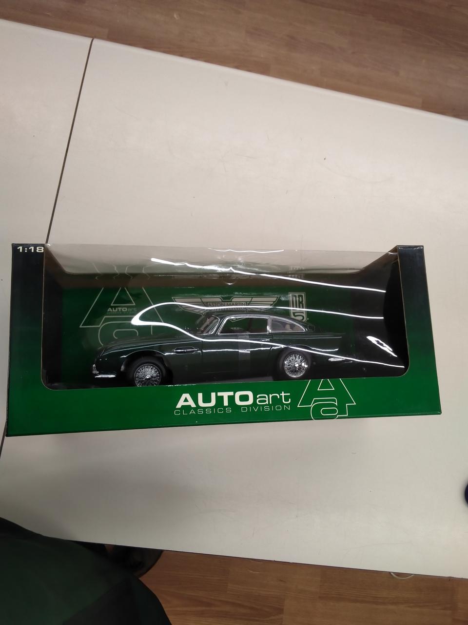 1/18アストンマーチンDB5