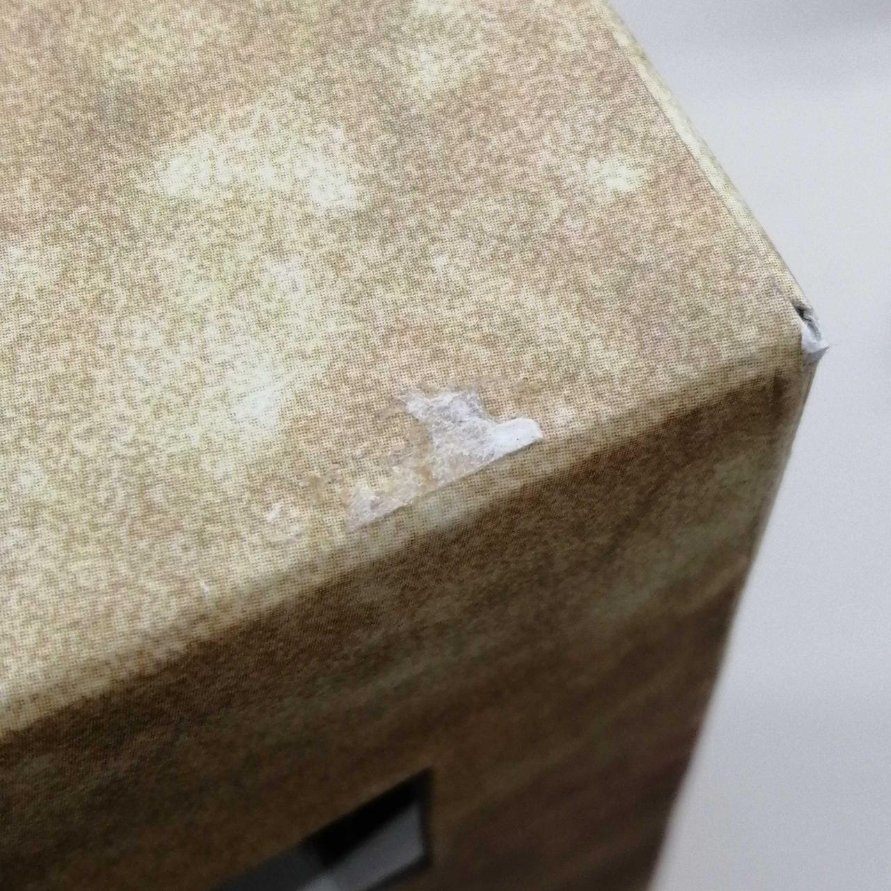 外箱の内側の剥がれがくっついてます